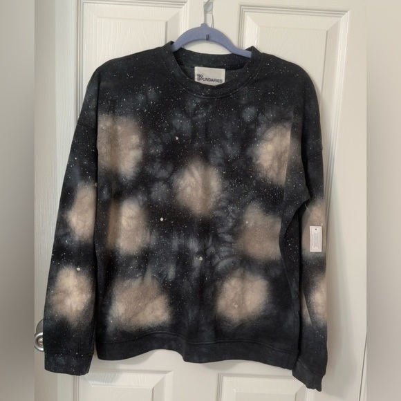 Black and White Galaxy Print Sweatshirt - Picture 6 of 7